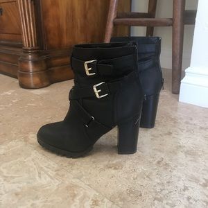Report 'Angelina' ankle boots